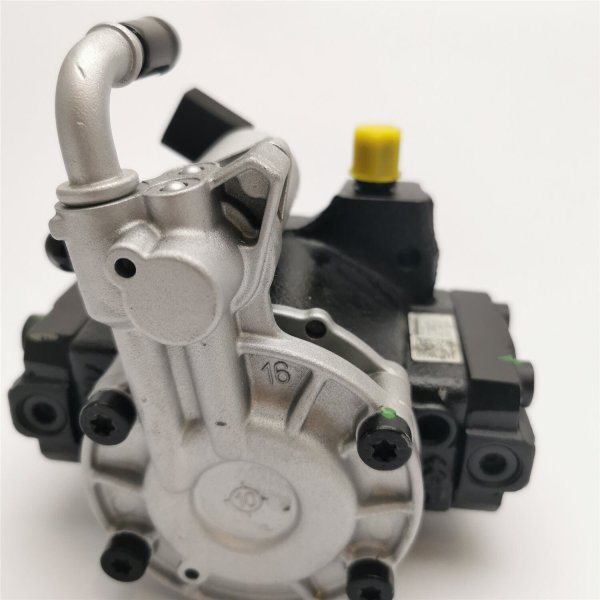 Generalüberholte VDO Einspritzpumpe 5WS40836 03L130755E für VW Golf VI 1.6TDI Variant Plus