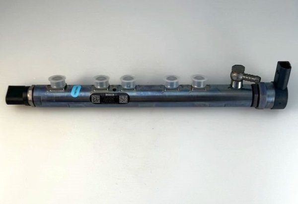 Neu Bosch 0445214184 Verteilerrohr Kraftstoffverteiler Rail für BMW 520d E60 E61